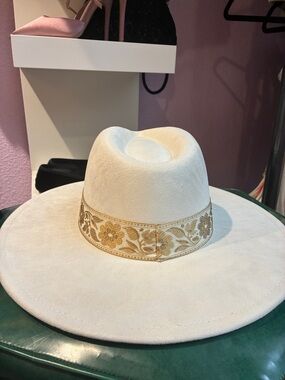 Cream Wide-Brim Hat with Gold Floral Band